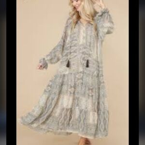 25. NWT Aura Bohemian Beige and Gray Patterned Dress